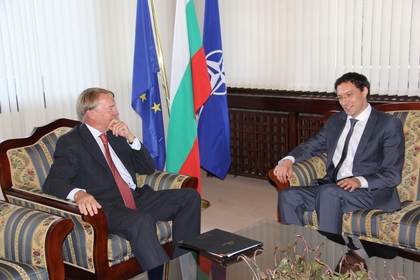 Министър Даниел Митов разговаря с посланика на Кралство Нидерландия